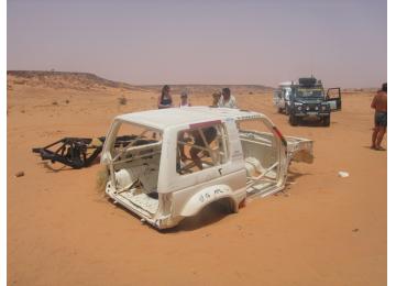 MAURITANIE: Epave du Dakar, le Mitsubishi de Luc ALPHAND
